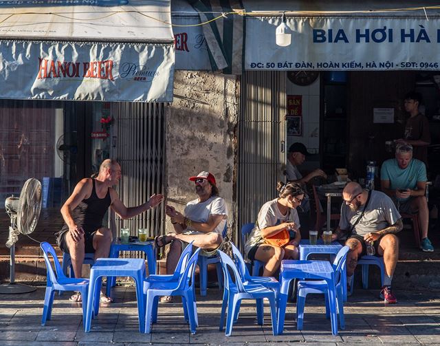Vietnam travel etiquette, customs, and modern travel norms