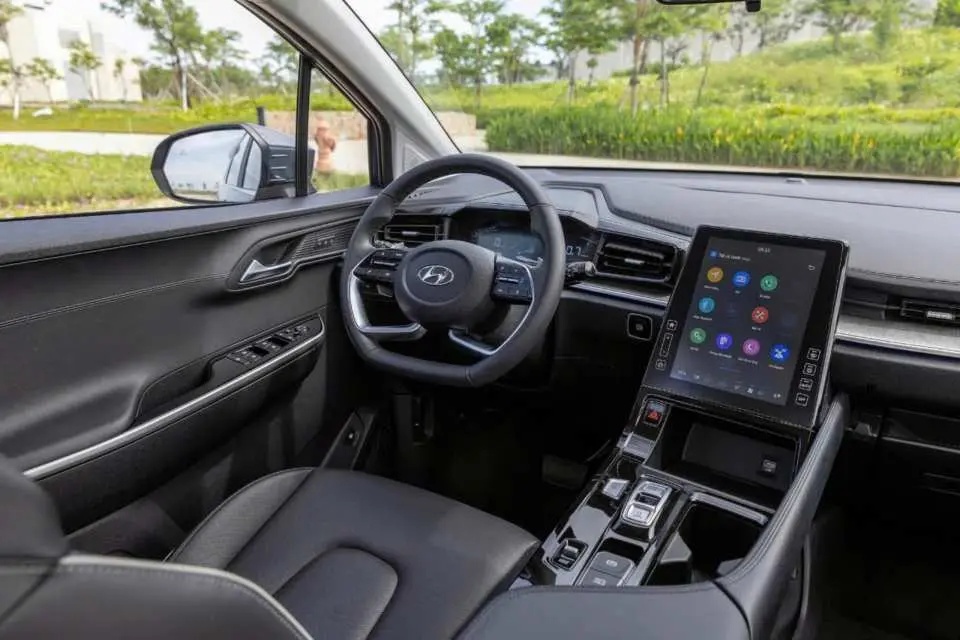 Private Car Transfer: Da Nang to Hue City (Imperial City) | Door-to-Door